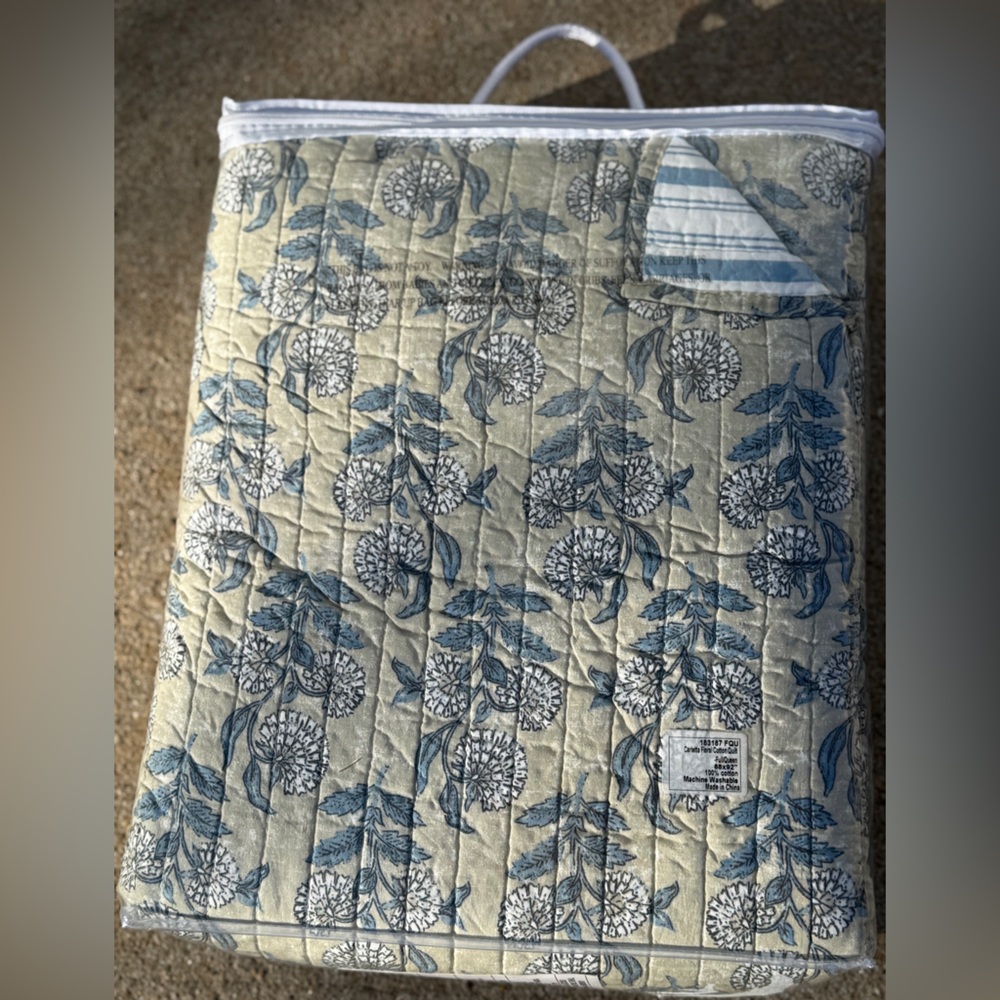 ⚡️  FLASH SALE  ⚡️Frontgate Floral Cotton Quilt - Queen - NWT - Picture 12 of 14